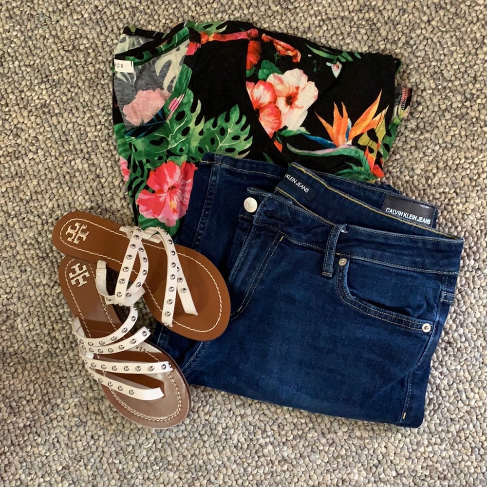 EUC Calvin Klein size 12 dark wash Bermuda shorts
